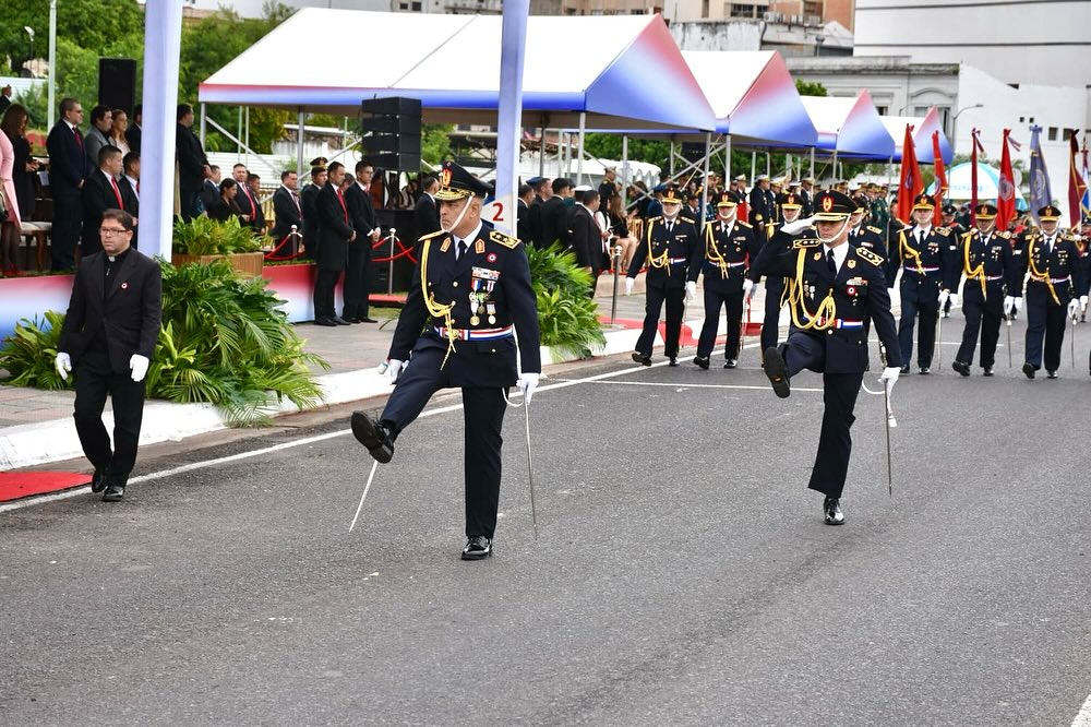 Desfile Militar - Policial por los 213 años del Aniversario de la Independencia del Paraguay.